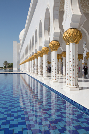 ABU DHABI, UAE - OCTOBER 16, 2017: Interior of Sheikh Zayed Mosque in Abu Dhabi. Mosque designed by Yusef Abdelki and opened in 2007.のeditorial素材