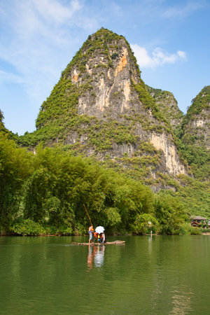 The Li River or Lijiang is a river in Guangxi Zhuang Autonomous Region, China. It flows 83 kilometres (52 mi) from Guilin to Yangshuo and famous for landscape formed by karst rocks.のeditorial素材