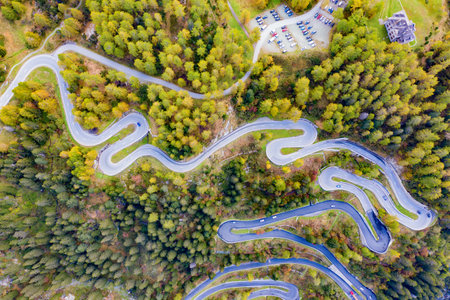 Winding road of the Maloja pass connecting Switzerland and Italyの写真素材