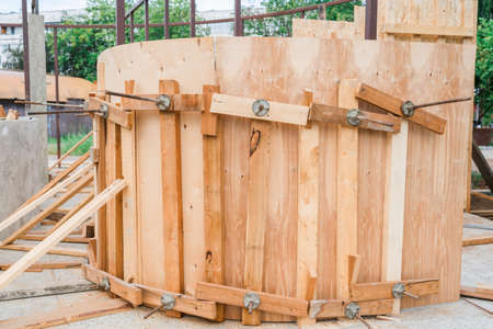 Semicircular formwork for pouring concrete