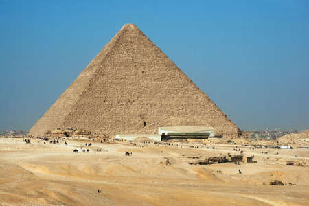 The Great Pyramid of Giza (also known as the Pyramid of Khufu or the Pyramid of Cheops) is the oldest and largest of the three pyramids in the Giza pyramid complexのeditorial素材