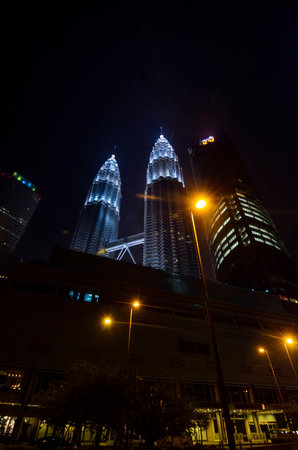 KUALA LUMPUR - SEP 18: PETRONAS Twin Towers on SEP 18, 2015 in Kuala Lumpur, Malaysia. It was the tallest building in the world from 1998 to 2004 and remains the tallest twin tower in the world.のeditorial素材