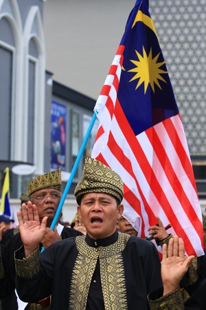 KUALA LUMPUR-SEP 16:Unidentified Malaysian Army veterans pledge in National Day and Malaysia Day parade, celebrating 54th anniversary of independence on September 16, 2011 in Kuala Lumpur, Malaysiaのeditorial素材