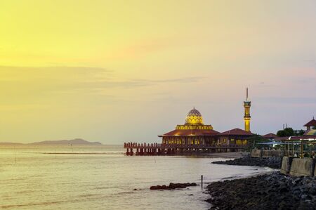 al hussain mouque during sunsetの写真素材