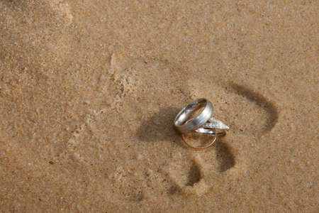 wedding rings on the beachの写真素材