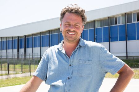 A man smiling in the sun outside outdoorsの写真素材
