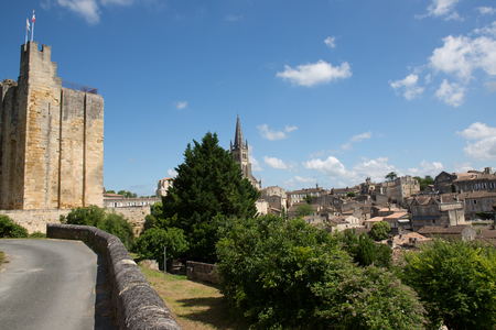 View of a narrow street leading to the Tour du Roy in Saint Emilion in Franceの写真素材