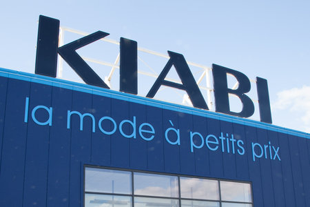 Bordeaux , Aquitaine / France -12 12 2019 : Kiabi logo sign on store building shop clothing french companyのeditorial素材