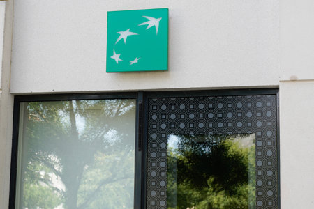 Bordeaux , Aquitaine / France - 05 04 2020 : bnp paribas logo sign office agency french multinational bank brand green signageのeditorial素材