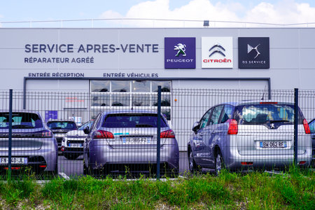 Bordeaux , Aquitaine / France - 05 05 2020 : service apres-vente Peugeot citroen ds logo station dealership sign shop French automobileのeditorial素材