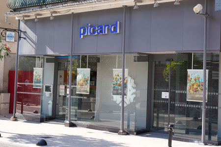 Bordeaux , Aquitaine / France - 05 05 2020 : Picard logo sign on store French and manufacture frozen productsのeditorial素材