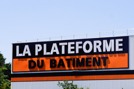 Bordeaux , Aquitaine / France - 06 06 2020 : la plateforme du batiment sign text of store chain with logo on shop in franceのeditorial素材