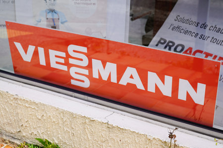 Bordeaux , Aquitaine / France - 06 14 2020 : Viessmann logo sign on store of international manufacturer of heating industrial refrigeration systemsのeditorial素材