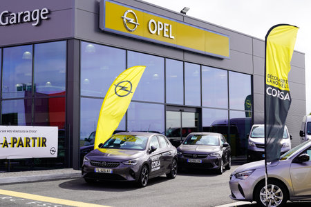 Bordeaux, Aquitaine / France - 07 07 2020: Opel car logo on shop dealership with yellow sign automobile manufacturerのeditorial素材