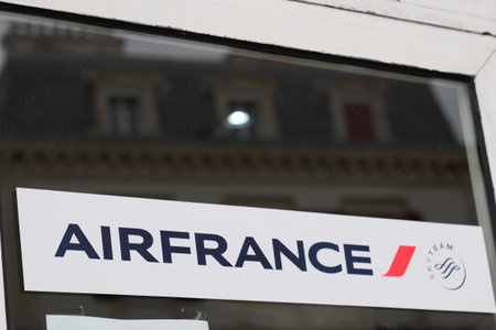 Bordeaux, Aquitaine / France - 08 04 2020: Air France logo and text sign on windows boutique of travel plane storeのeditorial素材