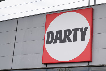 Bordeaux, Aquitaine / France - 08 10 2020: Darty logo and text sign in building facade shop high tech french storeのeditorial素材