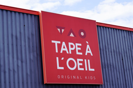 Bordeaux, Aquitaine / France - 10 01 2020: Tape a l'oeil logo red and text sign of French fashion clothing brand for children and babiesのeditorial素材
