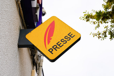 Bordeaux, Aquitaine / France - 10 01 2020: presse yellow logo red and text sign for french press storeのeditorial素材