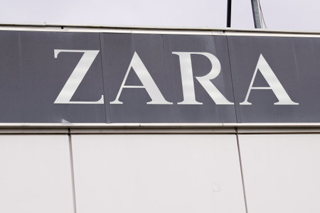 Bordeaux, Aquitaine / France - 10 10 2020: zara logo and text sign of spanish retail fashion store brand clothing shopのeditorial素材
