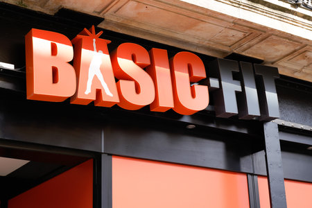 Bordeaux, Aquitaine France - 03 03 2021: Basic-Fit logo sport fitness club sign brand and text logo of Basic fit gym centerのeditorial素材