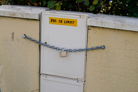 Bordeaux, Aquitaine France - 03 18 2021: No Linky french text sign front of private house refusal of installation for new smart electric meter from ERDF Electricity Network Distribution in Franceのeditorial素材