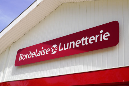 Bordeaux, Aquitaine France - 04 15 2021: Bordelaise de lunetterie logo brand and text sign on wall facade entrance french store street medic Optician eyewear glassesのeditorial素材