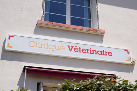 Toulouse, Occitanie France - 06 16 2021: Veterinaire doctor pet animal clinical veterinary logo text and sign on buildingのeditorial素材