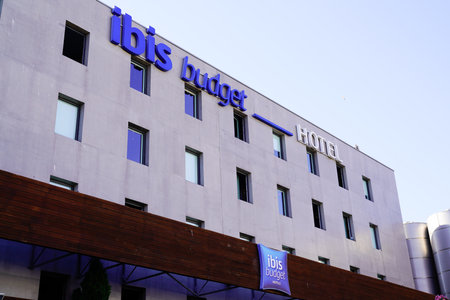 sete, ocitanie France - 06 30 2021: Ibis budget hotel sign blue sign text and brand cushion logo building entranceのeditorial素材