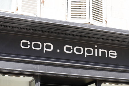 toulouse, occitanie France - 07 20 2021: cop copine sign text store and logo brand shop on facade boutiqueのeditorial素材