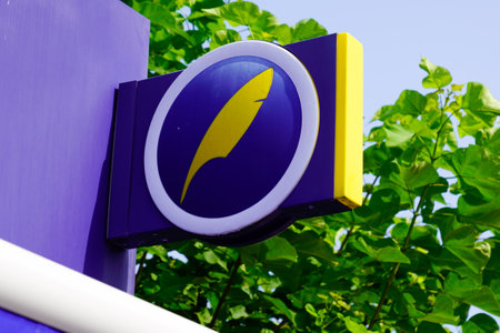 Bordeaux, Aquitaine France - 08 20 2021: Maison de la Presse blue logo sign brand label shop business news stand store newspapers magazines snacks local interestのeditorial素材