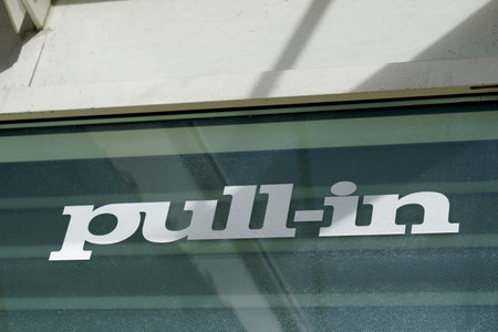Bordeaux, Aquitaine France - 11 21 2021: pull-in sign text and brand logo Retail store Outlet fun board shopのeditorial素材