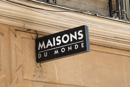 Bordeaux , Aquitaine France - 04 17 2023 : maison du monde shop logo brand and sign text on wall facade french store home decoration chainのeditorial素材
