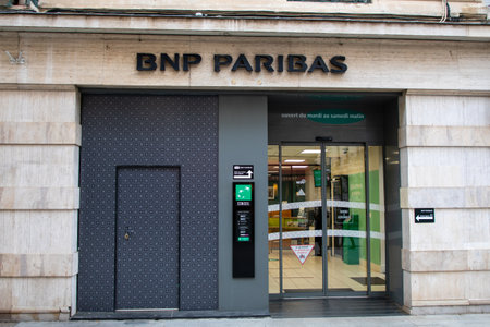 Bordeaux , Aquitaine France - 05 09 2023 : bnp paribas logo brand and chain text sign office facade agency french multinational bank entranceのeditorial素材