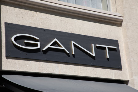 Bordeaux , Aquitaine France - 05 09 2023 : gant logo brand and text sign on wall facade shop entrance in cityのeditorial素材