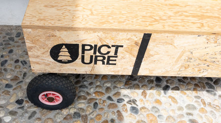 Bordeaux , Aquitaine France - 05 29 2023 : picture store chain brand logo and text sign shop wall entrance facade boutiqueのeditorial素材