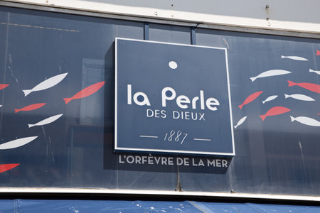 Saint-Gilles-Croix-de-Vie France - 07 29 2023 : la perle des dieux logo brand and text sign goldsmith of the seashop business boutique cannery store wall entrance facade french fish sardines shopのeditorial素材