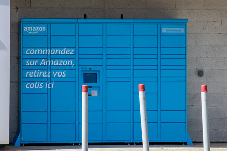 Angouleme , France -  04 08 2024 : amazon locker logo brand and text sign on hub Lockers Delivery Store self service delivery location chain to pick up parcelのeditorial素材