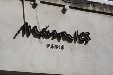 Bordeaux , France - 07 21 2024: maison 123 paris sign and text logo front of fashion store in street chainのeditorial素材