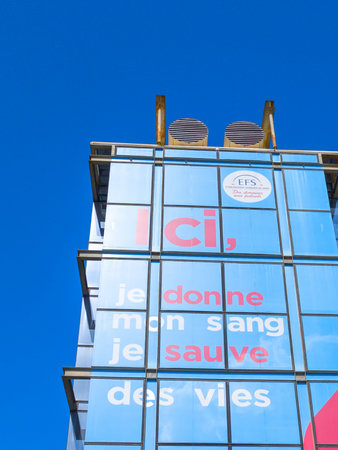 Bordeaux , France - 09 25 2024: EFS Etablissement Francais du Sang sign logo brand text on facade office wall entrance of French national self sufficiency in bloodのeditorial素材