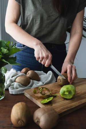 Fresh and ripe kiwi sliced ââon a wooden kitchen boardの写真素材