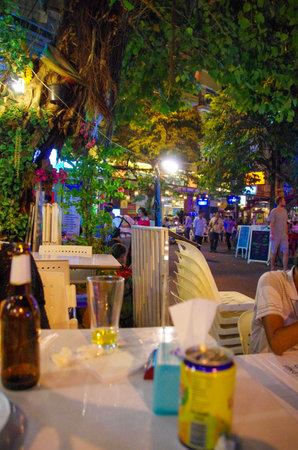 Unidentified people at night market in Pattaya, Thailandの写真素材