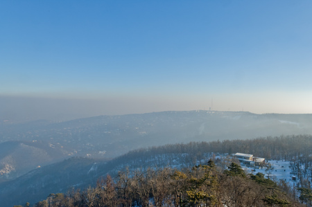 Smog over Budapest taken from the nearby Buda hillsのeditorial素材