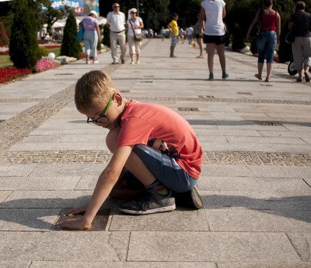 MIEDZYZDROJE, POLAND - JULY 16, 2014:  Young Boy weight up hand mark, on the Alley of Fame in Miedzyzdroje, vacations town in Polandのeditorial素材