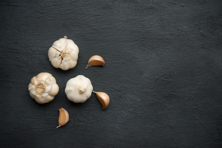 Top view garlic cloves and bulb with copy space on darkの写真素材
