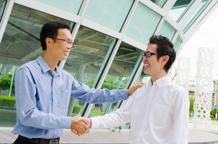 Asian businessmen shake handsの写真素材
