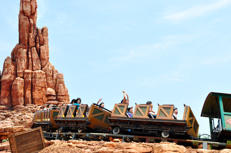 TOKYO DISNEYLAND, 28 May 2012-Big Thunder Mountain speedy rollercoaster at Tokyo Disneylandのeditorial素材