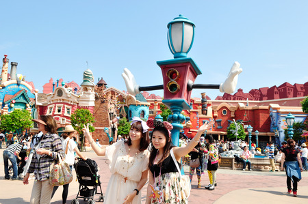 TOKYO, JAPAN- 28 May  2012, Visitors at Tokyo Disneylandのeditorial素材