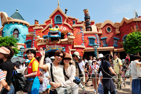 TOKYO, JAPAN- 28 May  2012, Visitors at Tokyo Disneylandのeditorial素材