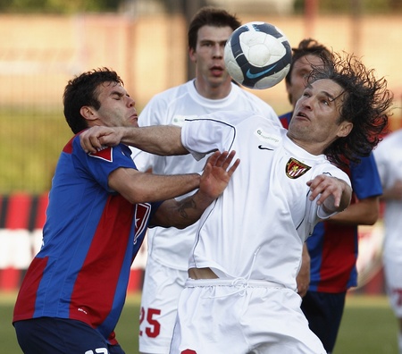BUDAPEST - MAY 8: Nemanja Nikolic of Videoton (L) and Sorin Botis of Honved (R) during Budapest HonvÃ©d vs. Videoton Hungarian Premier League football game at Bozsik Stadium on 8th May, 2011 in Budapest, Hungary.のeditorial素材
