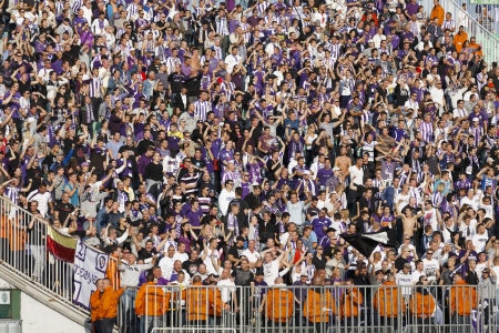 BUDAPEST - SEPTEMBER 22: Supporters of UTE during Ferencvaros vs. Ujpest OTP Bank League football match at Puskas Stadium on September 22, 2013 in Budapest, Hungary.
のeditorial素材